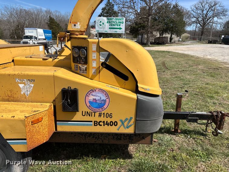 image for item EO4070 2004 Vermeer BC1400 XL wood chipper