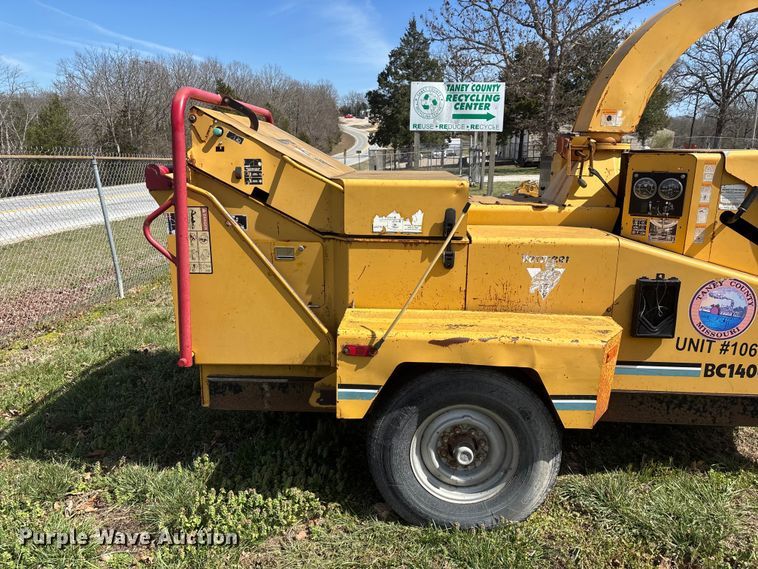 image for item EO4070 2004 Vermeer BC1400 XL wood chipper