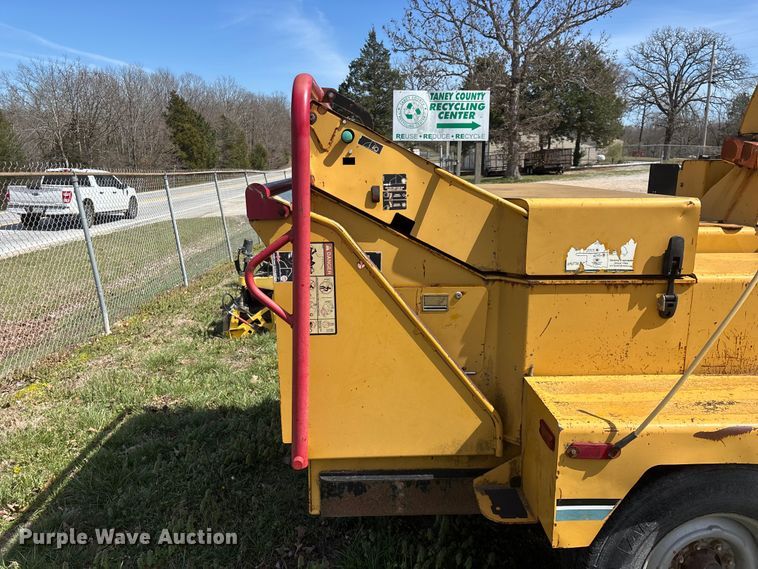 image for item EO4070 2004 Vermeer BC1400 XL wood chipper
