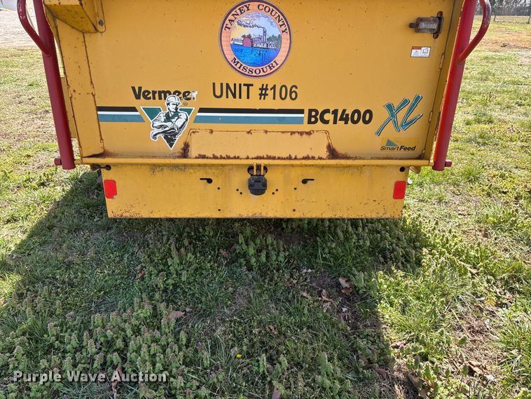 image for item EO4070 2004 Vermeer BC1400 XL wood chipper