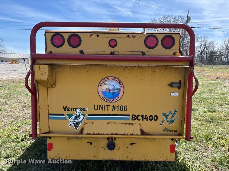image for item EO4070 2004 Vermeer BC1400 XL wood chipper