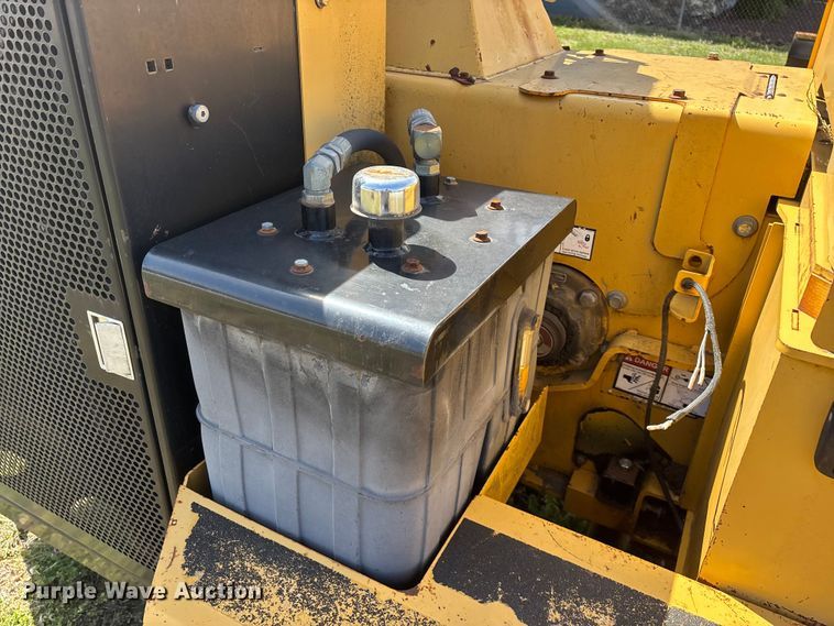 image for item EO4070 2004 Vermeer BC1400 XL wood chipper