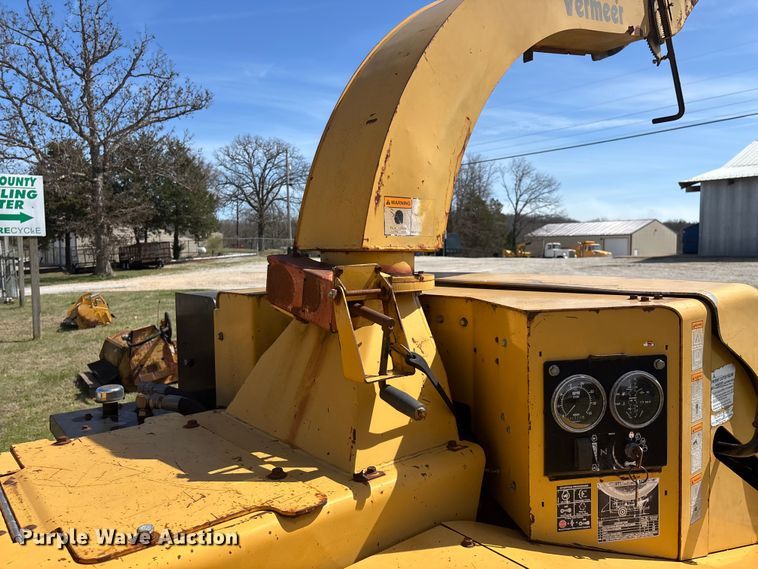 image for item EO4070 2004 Vermeer BC1400 XL wood chipper