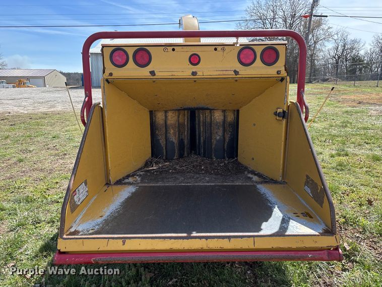 image for item EO4070 2004 Vermeer BC1400 XL wood chipper