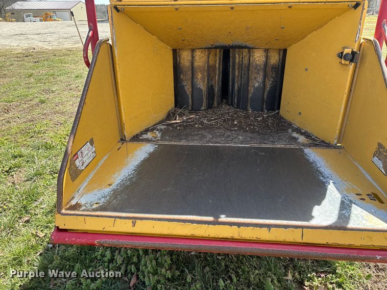 image for item EO4070 2004 Vermeer BC1400 XL wood chipper