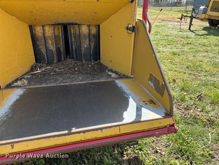 image for item EO4070 2004 Vermeer BC1400 XL wood chipper