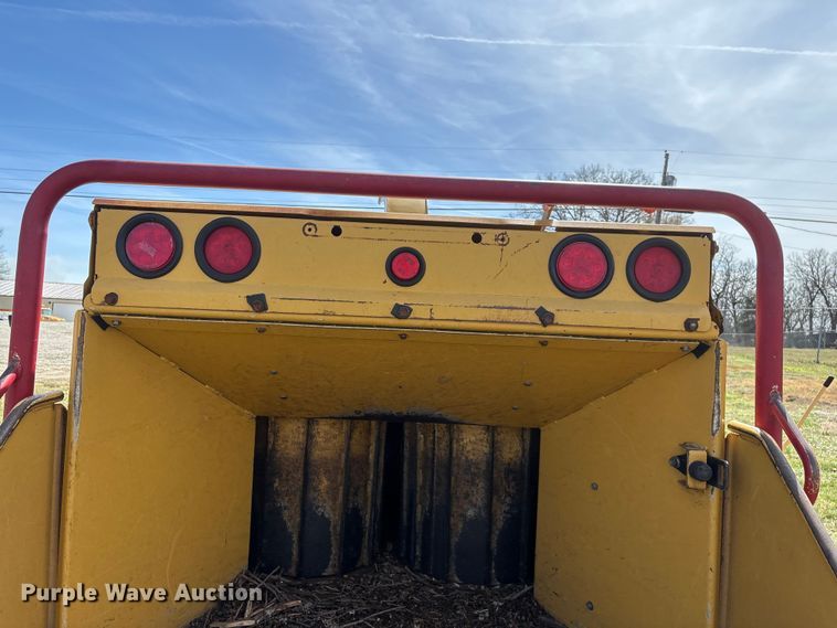 image for item EO4070 2004 Vermeer BC1400 XL wood chipper