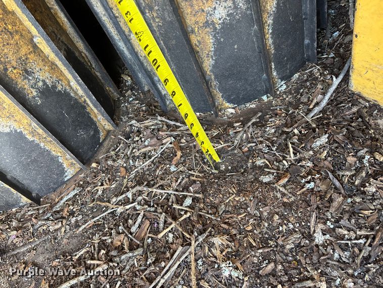 image for item EO4070 2004 Vermeer BC1400 XL wood chipper