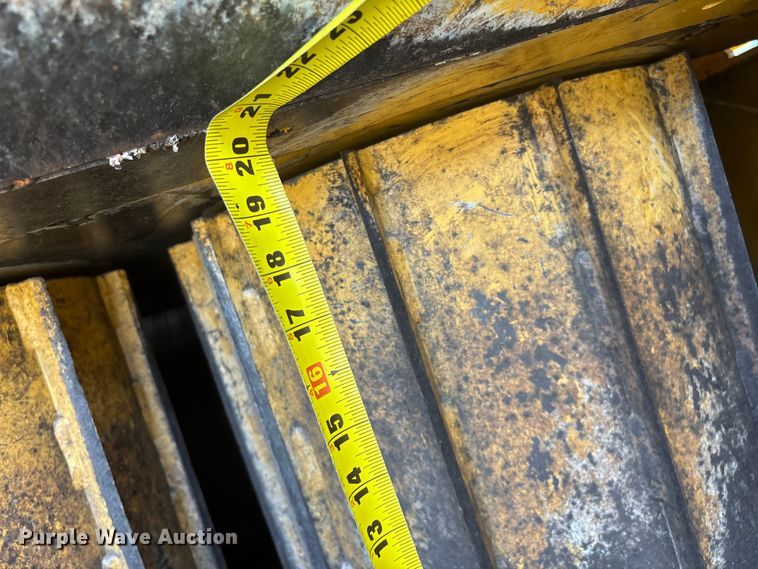 image for item EO4070 2004 Vermeer BC1400 XL wood chipper