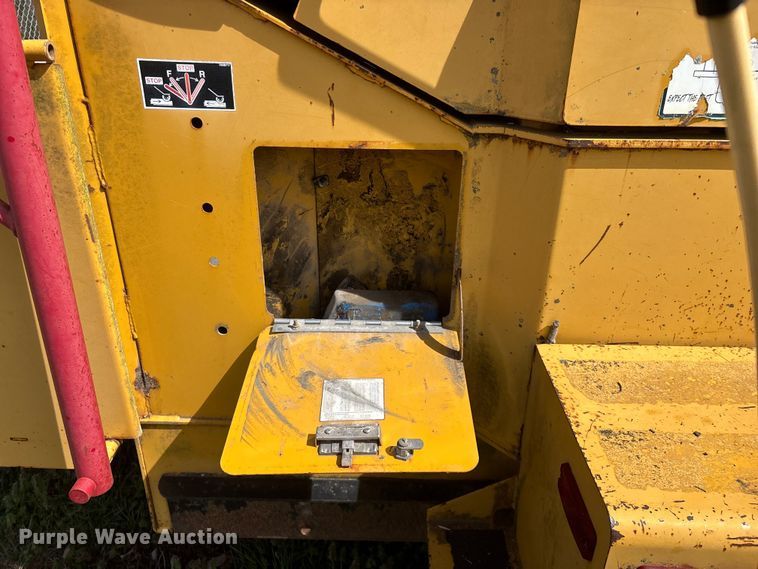image for item EO4070 2004 Vermeer BC1400 XL wood chipper