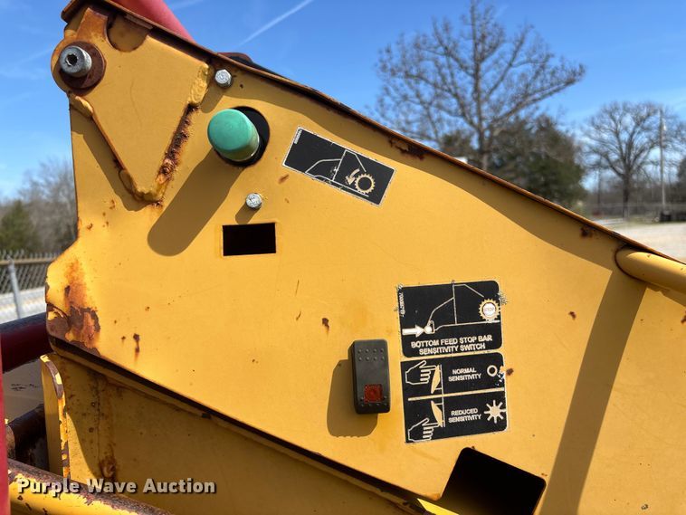 image for item EO4070 2004 Vermeer BC1400 XL wood chipper