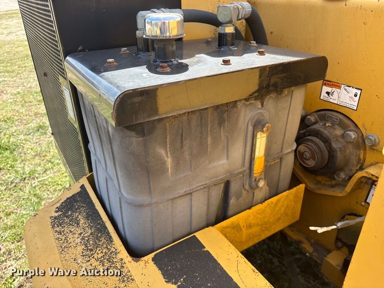 image for item EO4070 2004 Vermeer BC1400 XL wood chipper