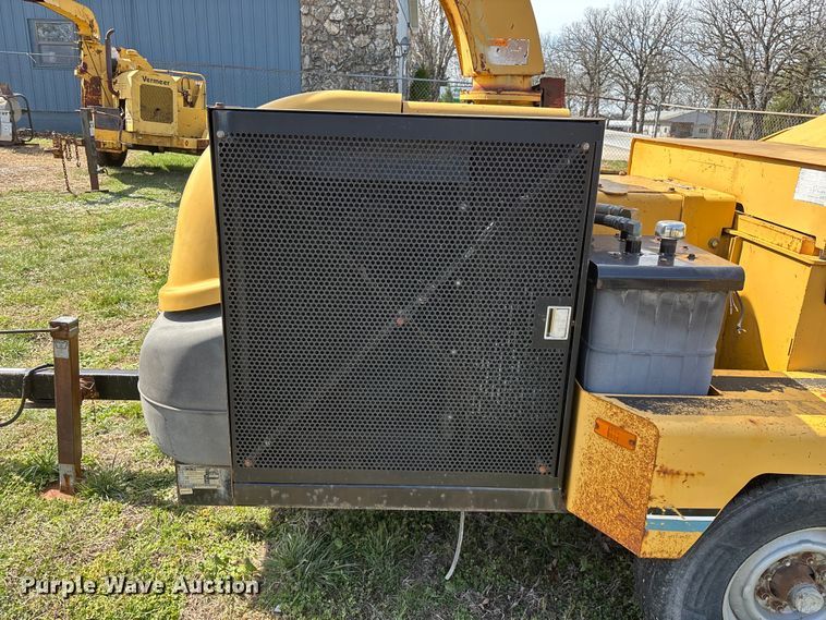 image for item EO4070 2004 Vermeer BC1400 XL wood chipper