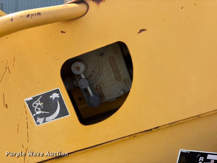 image for item EO4070 2004 Vermeer BC1400 XL wood chipper