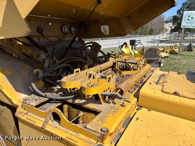 image for item EO4070 2004 Vermeer BC1400 XL wood chipper