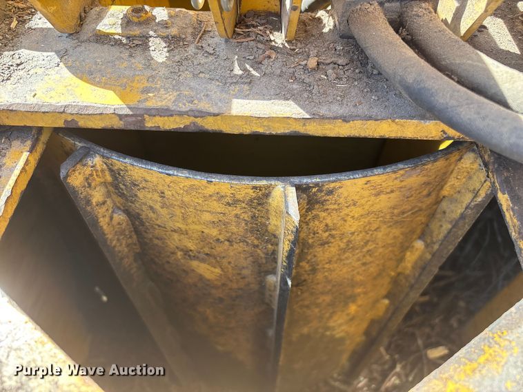 image for item EO4070 2004 Vermeer BC1400 XL wood chipper