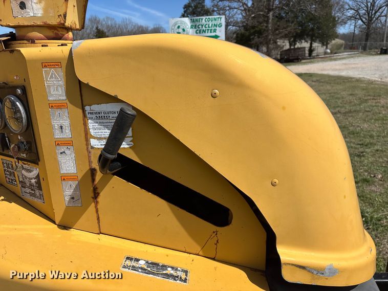 image for item EO4070 2004 Vermeer BC1400 XL wood chipper