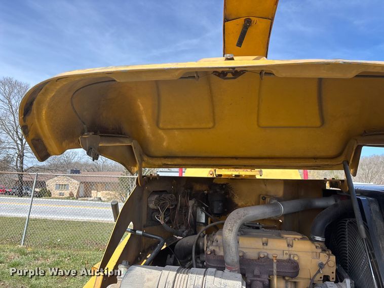 image for item EO4070 2004 Vermeer BC1400 XL wood chipper