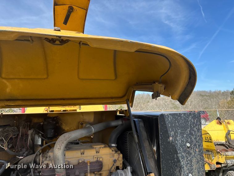 image for item EO4070 2004 Vermeer BC1400 XL wood chipper