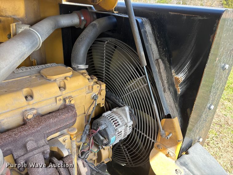 image for item EO4070 2004 Vermeer BC1400 XL wood chipper