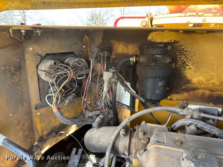 image for item EO4070 2004 Vermeer BC1400 XL wood chipper