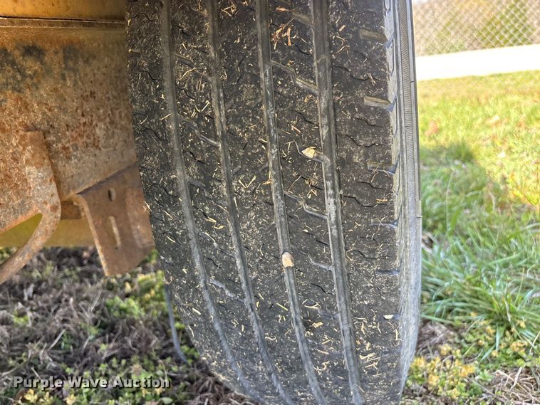 image for item EO4070 2004 Vermeer BC1400 XL wood chipper