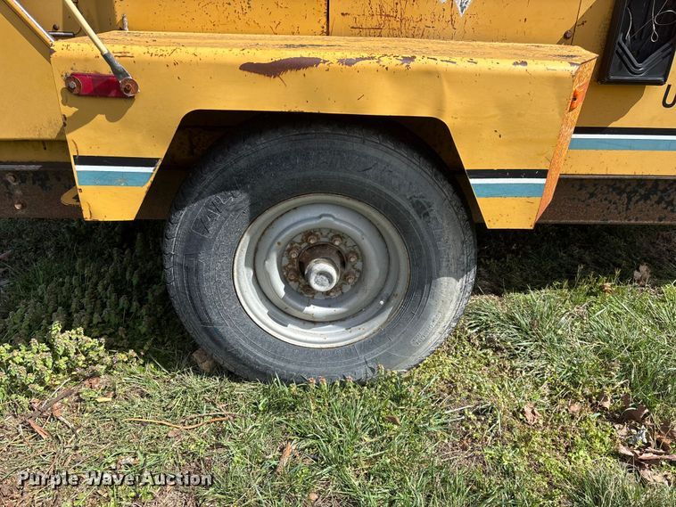 image for item EO4070 2004 Vermeer BC1400 XL wood chipper