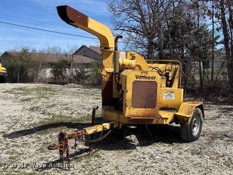 image for item EO4071 Vermeer 1250 wood chipper