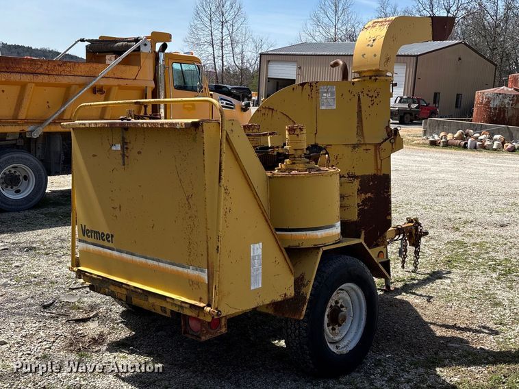 image for item EO4071 Vermeer 1250 wood chipper