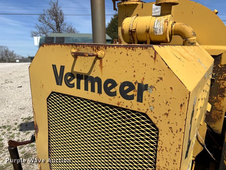 image for item EO4071 Vermeer 1250 wood chipper