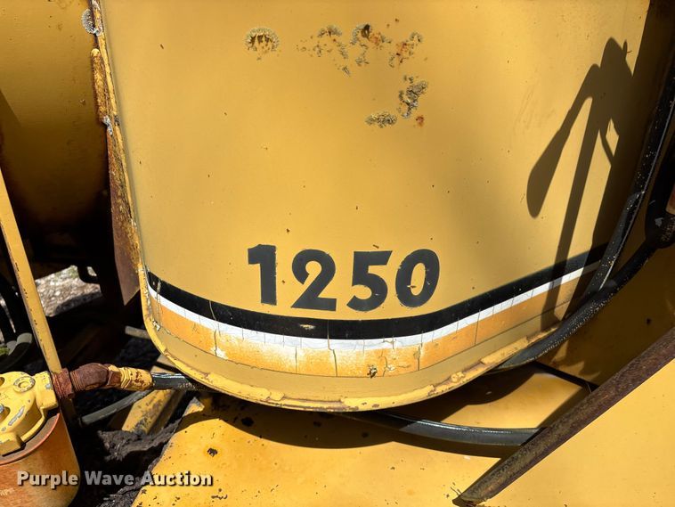 image for item EO4071 Vermeer 1250 wood chipper