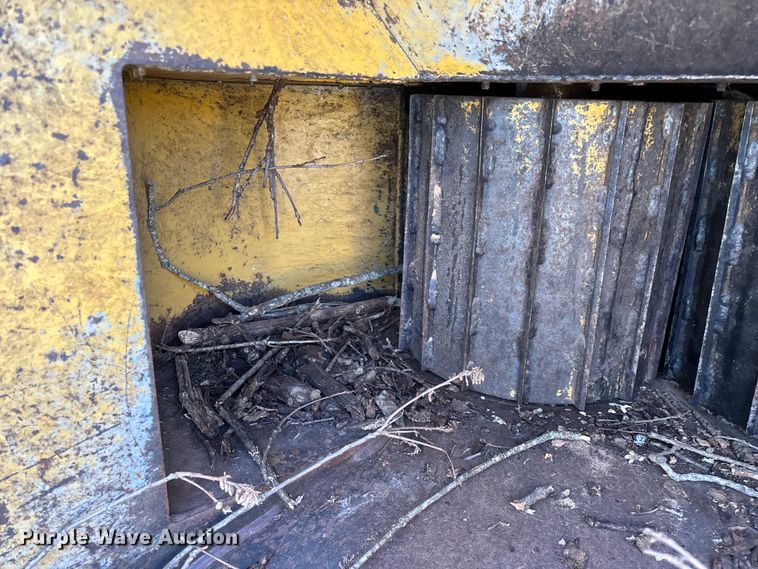 image for item EO4071 Vermeer 1250 wood chipper