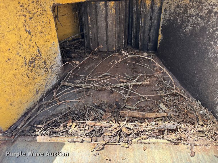 image for item EO4071 Vermeer 1250 wood chipper