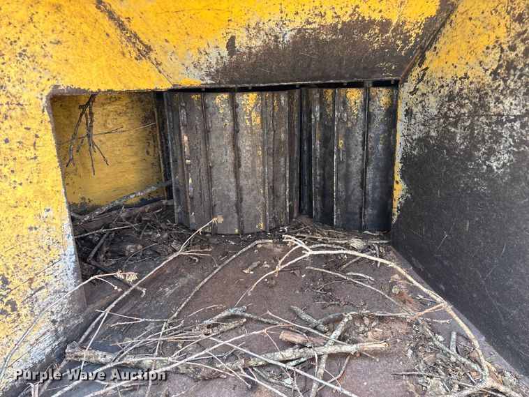 image for item EO4071 Vermeer 1250 wood chipper