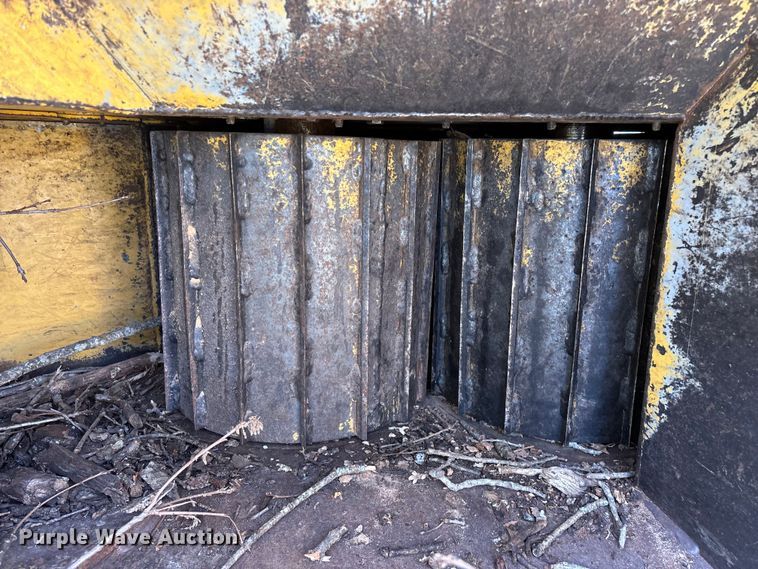 image for item EO4071 Vermeer 1250 wood chipper