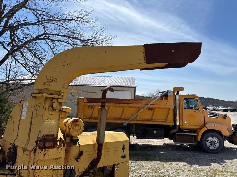 image for item EO4071 Vermeer 1250 wood chipper