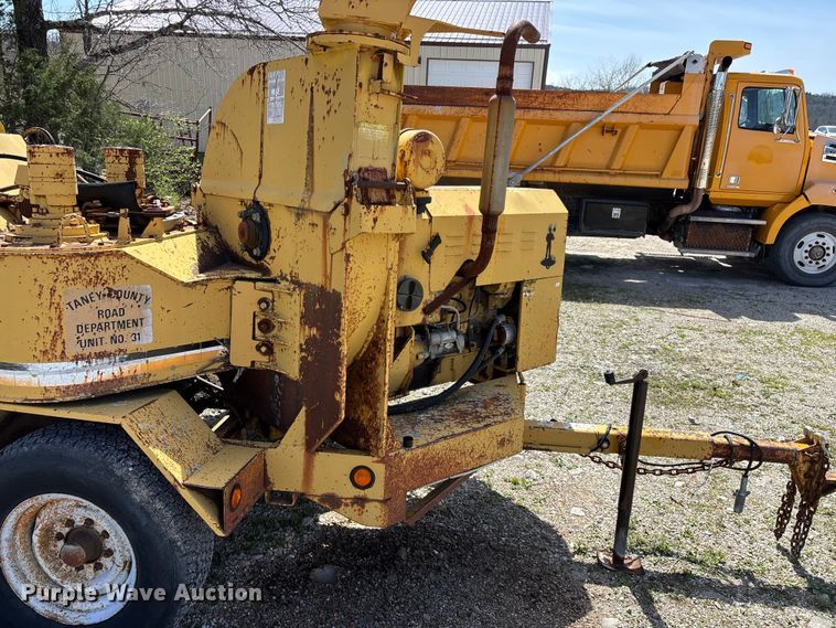 image for item EO4071 Vermeer 1250 wood chipper