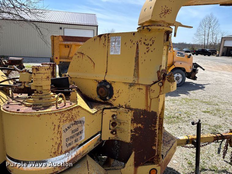 image for item EO4071 Vermeer 1250 wood chipper