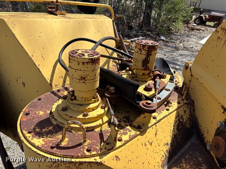 image for item EO4071 Vermeer 1250 wood chipper