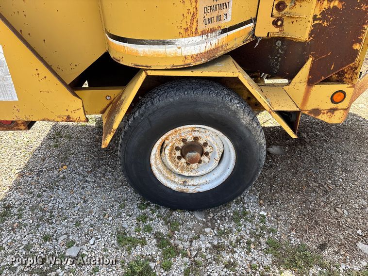 image for item EO4071 Vermeer 1250 wood chipper