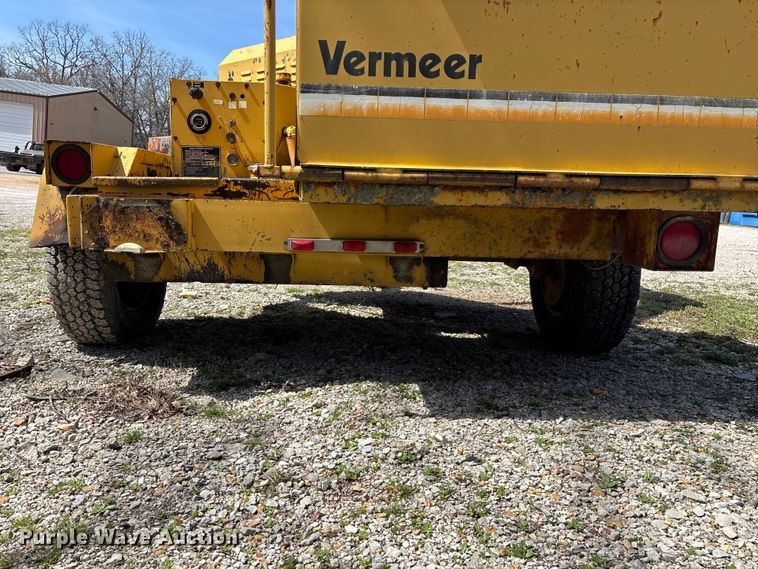 image for item EO4071 Vermeer 1250 wood chipper