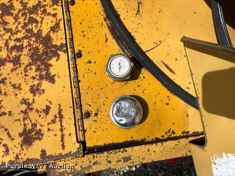 image for item EO4071 Vermeer 1250 wood chipper