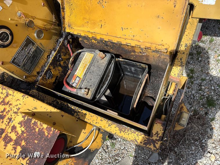 image for item EO4071 Vermeer 1250 wood chipper