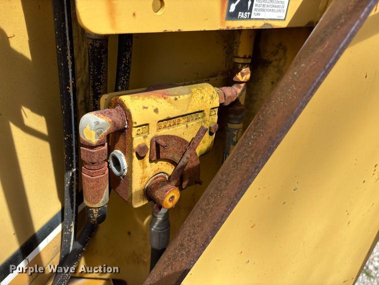 image for item EO4071 Vermeer 1250 wood chipper