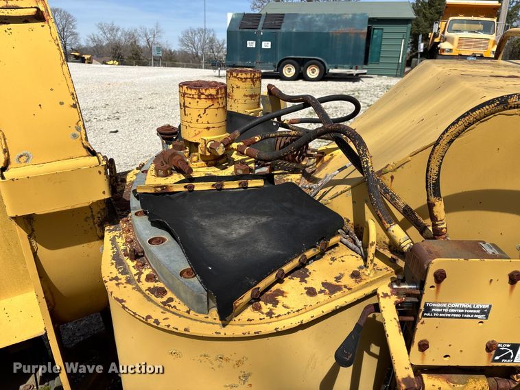 image for item EO4071 Vermeer 1250 wood chipper