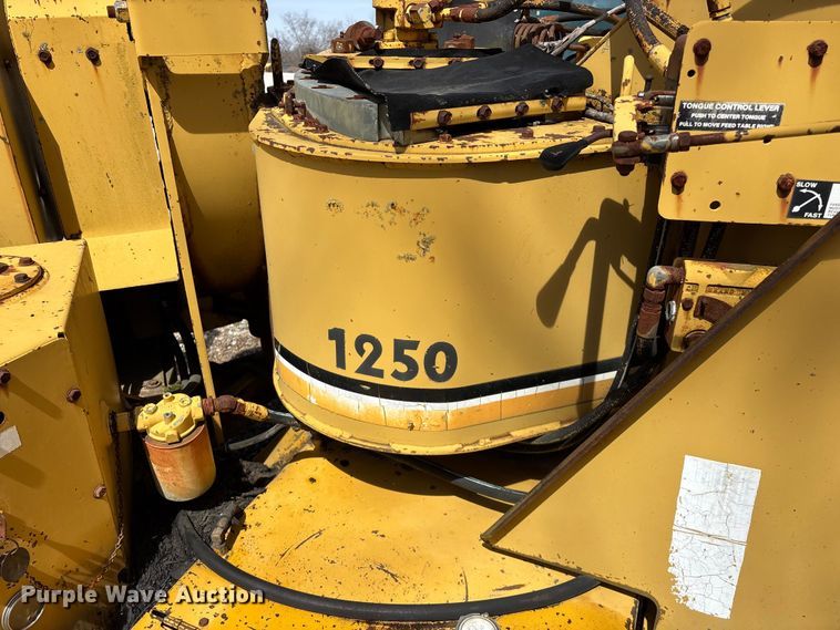 image for item EO4071 Vermeer 1250 wood chipper