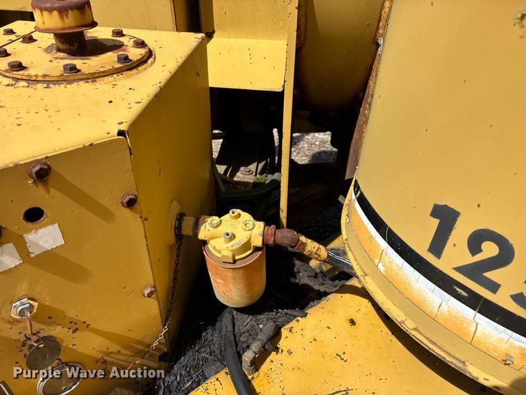 image for item EO4071 Vermeer 1250 wood chipper