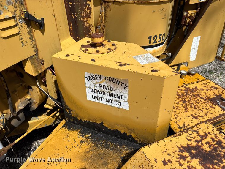 image for item EO4071 Vermeer 1250 wood chipper