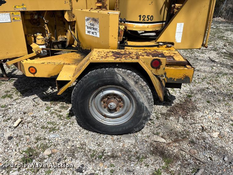 image for item EO4071 Vermeer 1250 wood chipper