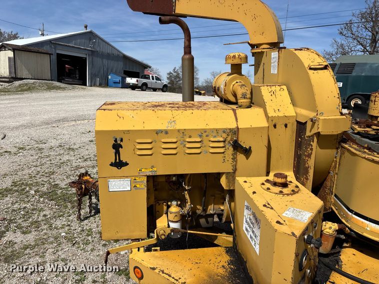 image for item EO4071 Vermeer 1250 wood chipper